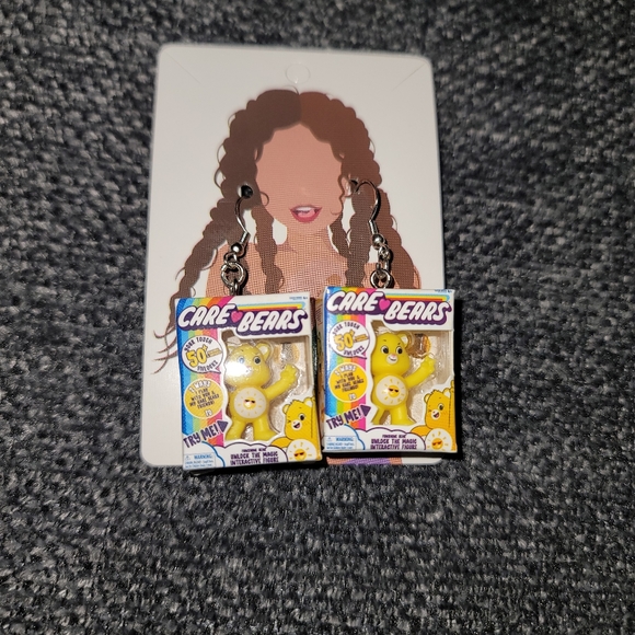 MINI BRAND EARRINGS - Picture 12 of 16